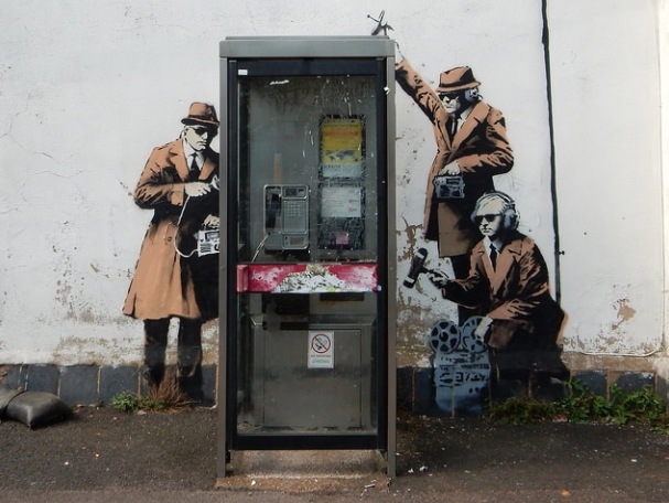 Banksy est de retour : il voudrait plus d'amour et moins de smartphones