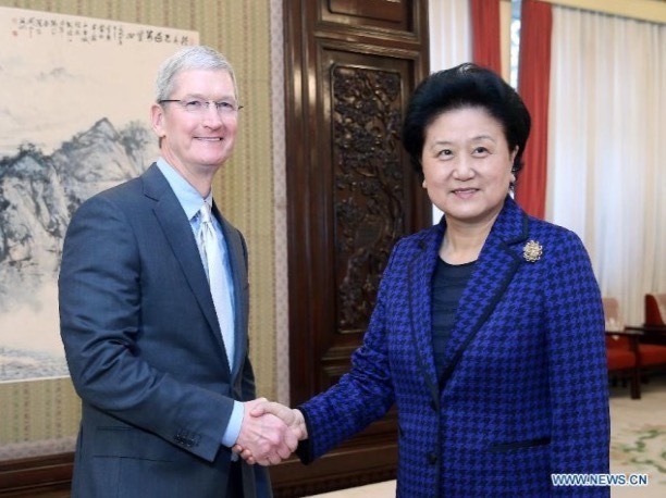 Tim Cook continue son opération séduction et "resserre les liens" entre la Chine et les USA