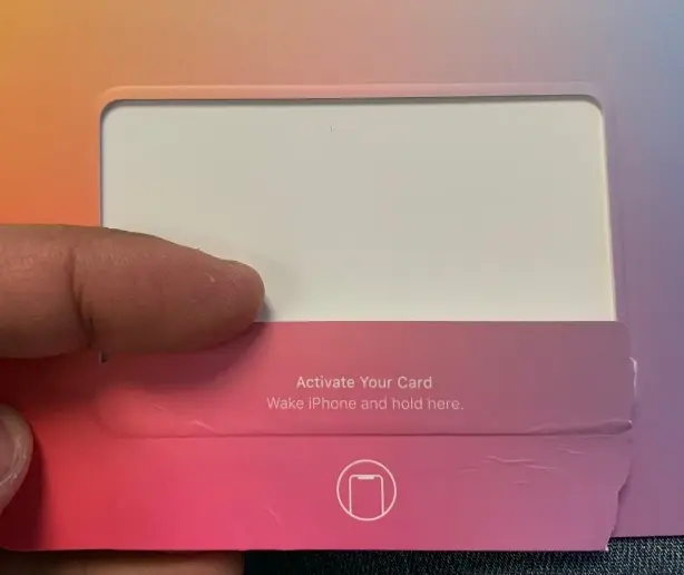 L'image du soir : le secret de l'activation de l'Apple Card