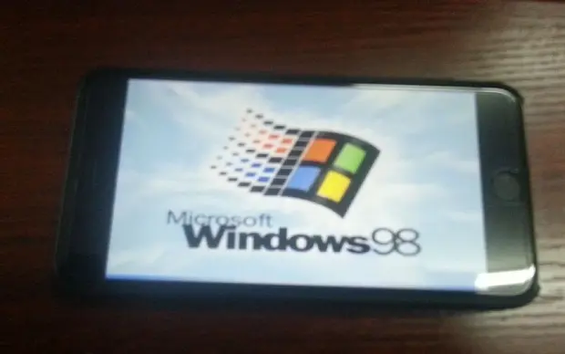 Windows 98 sur un iPhone 6 Plus, c'est possible !