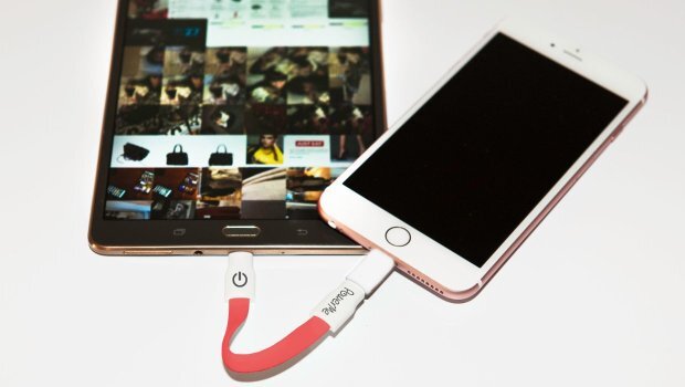 PowerMe recharge l'iPhone en siphonnant un smartphone ou une tablette Android