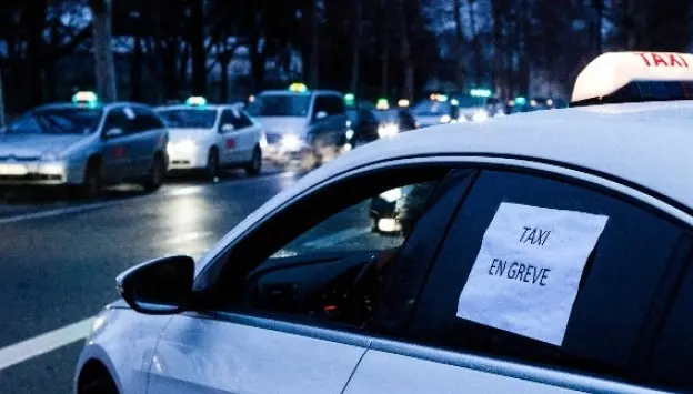 Face à la grève des taxis, le gouvernement s'attaque au covoiturage