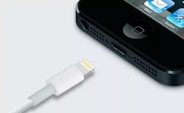 Vous allez aux USA ? Chargez bien votre iPhone avant de partir !