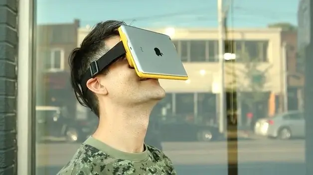 Avec le AirVR, on peut maintenant s'attacher un iPad sur la figure