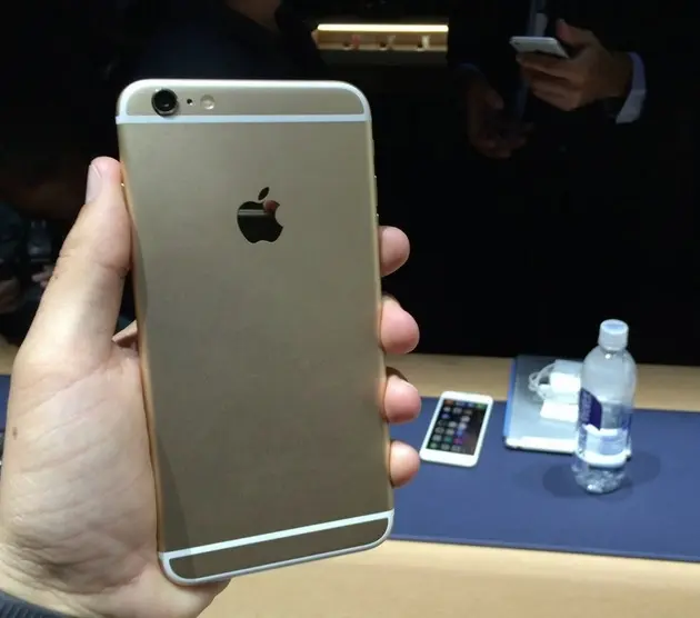 iPhone 6 et Apple Watch : quelques photos et indiscrétions depuis la salle de presse