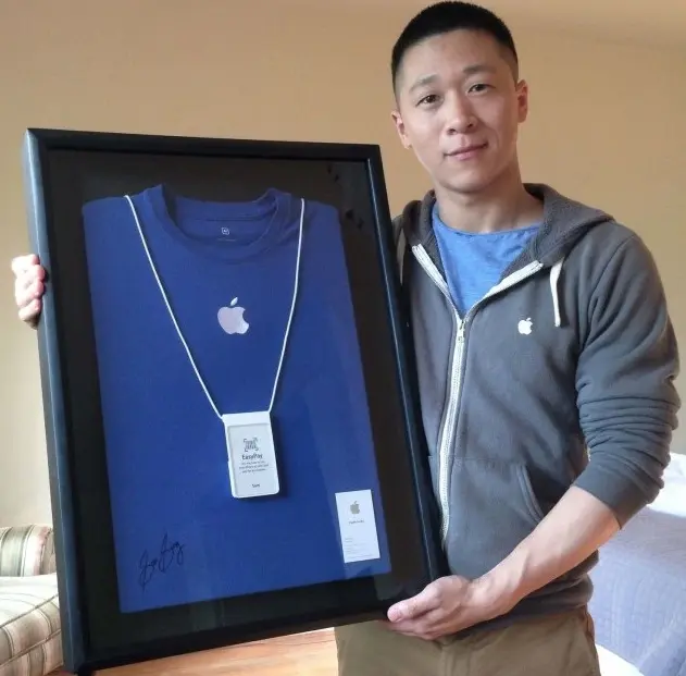 Sam Sung ne récolte "que" 2653$ en vendant sa dernière carte de visite d'Apple