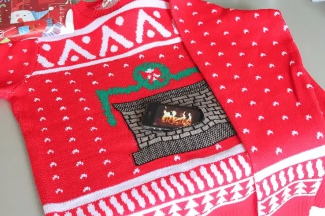 Le summum de l'horreur pour un pull de Noël "grâce" à l'iPhone