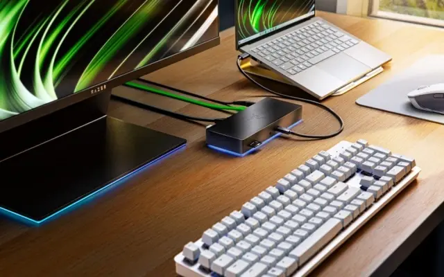 Razer lance des Docks Thunderbolt 4 (avec des LED colorées, évidemment)