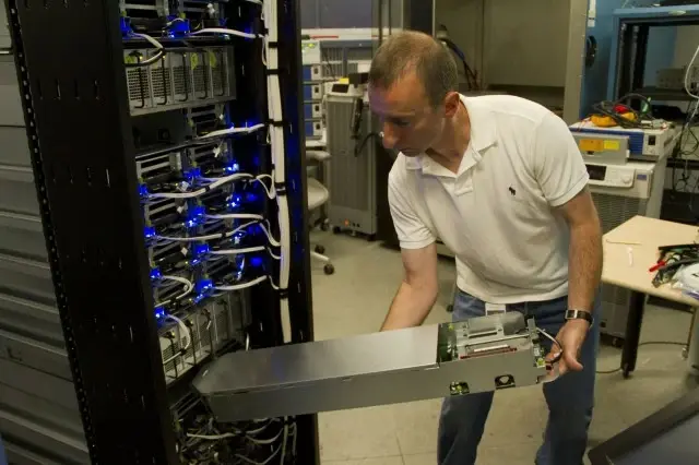 Quand Facebook se fabrique ses propres serveurs, du CPU jusqu'au DataCenter