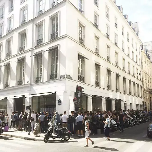 #TrollDay : OnePlus a fait patienter 300 personnes chez Colette... pour 20 téléphones