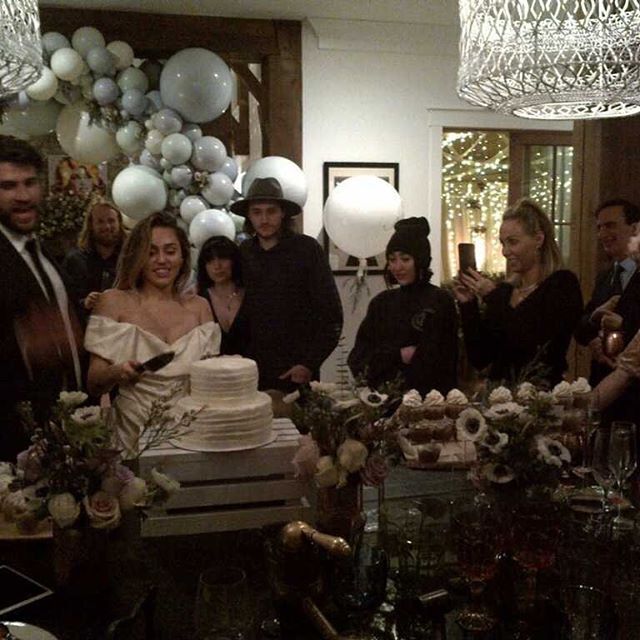 People : Miley Cyrus et Liam Hemsworth, Ariana Grande, Gwyneth Paltrow Zac et Emily