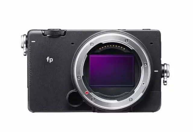 Photo : Sigma présente le "fp", un hybride plein format ultra-léger