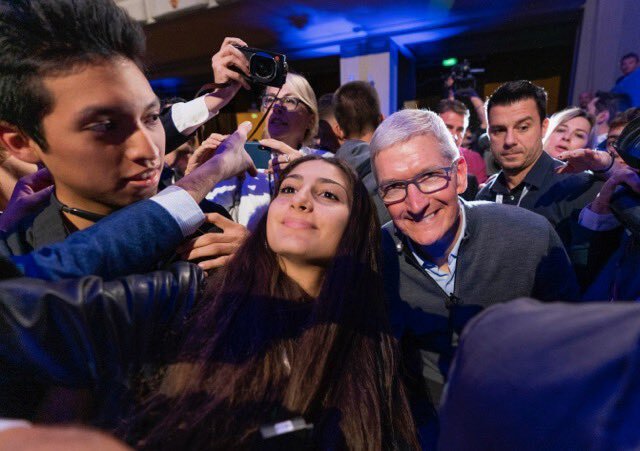 Tim Cook passe en Italie pour parler infox et changements climatiques à des étudiants