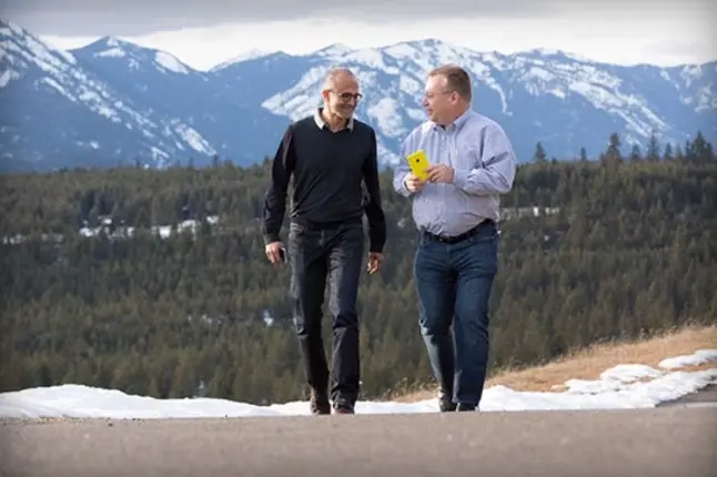 Satya Nadella annonce le départ de Stephen Elop (ex-CEO de Nokia) ainsi qu'un remaniement