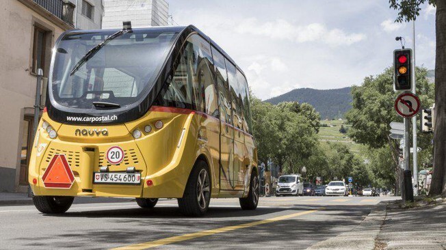 En Suisse, les navettes autonomes franchissent déjà les feux de signalisation