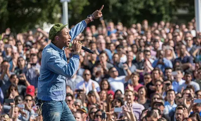 Journée de la Terre : Pharrell Williams rend "Happy" le campus d'Apple [MàJ : vidéo]