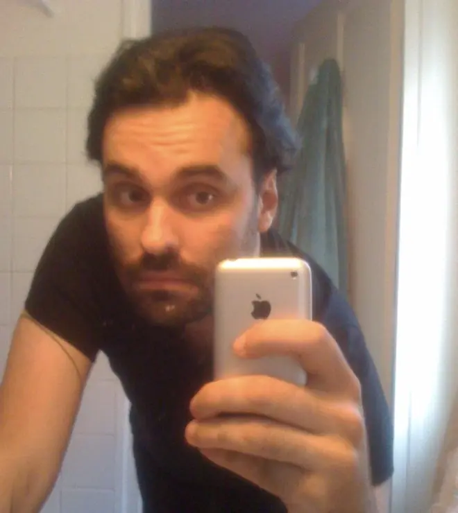 C'est le moment o&ugrave; je vous ressors cette photo de moi avec des cheveux et mon iPhone 1