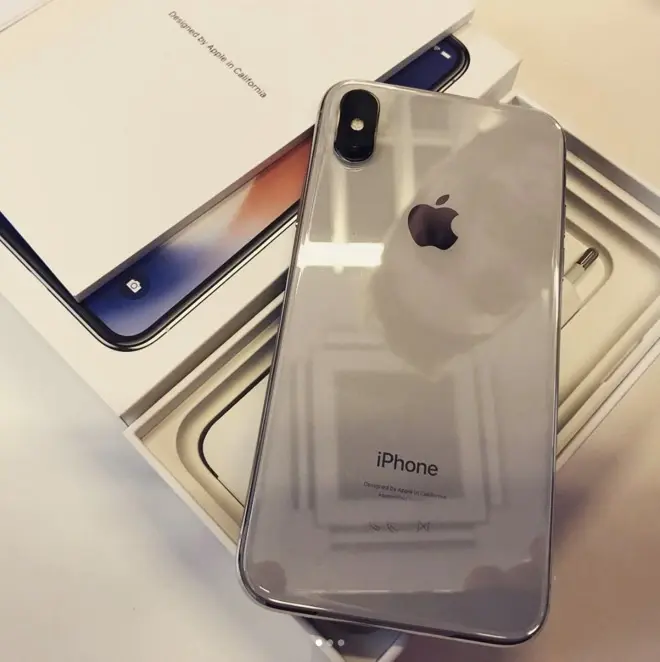 iPhone X : déjà quelques déballages bien avant la sortie officielle ! (photos + vidéo)