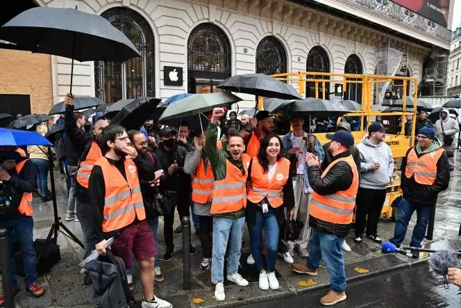 Grèves parisiennes pour l'iPhone 15 (Apple Store Opéra)