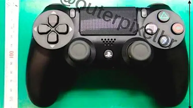 Des photos de la PS4 "Slim" et de sa nouvelle manette (mais pas de 4k ?)