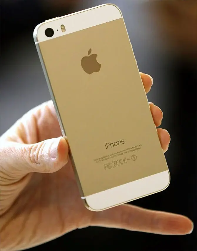 iPhone 16 Pro "Gold Titanium" : la nouvelle couleur inspirée par Kim Kardashian ?