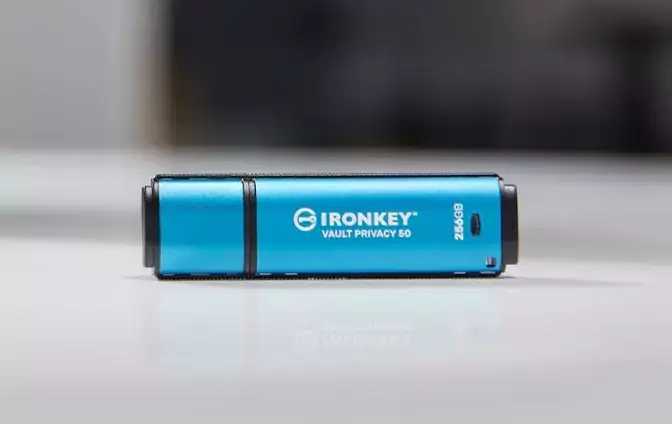 Une nouvelle version USB 3.2 de la clé chiffrée  IronKey Vault Privacy 50 chez Kingston