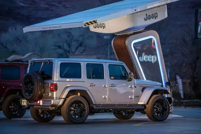 VE : l'Hyperscreen de l'EQS, l'ID.Buzz en 2022, Jeep charge en OffRoad et Tesla Semi