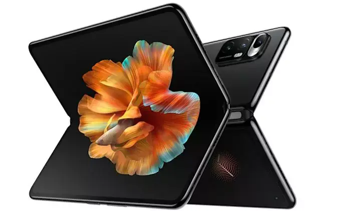 Xiaomi dévoile le Mi Mix Fold, son premier smartphone pliable (avec une lentille liquide)