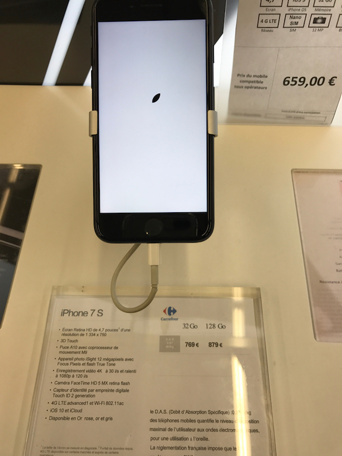 L'image du jour : l'iPhone 7S est déjà disponible (avec un nouveau logo) à Antibes