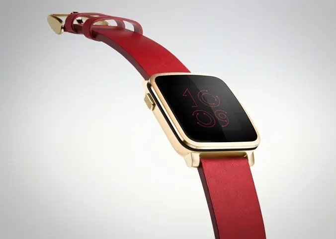 Le CEO de Pebble n'a pas peur de l'Apple Watch, qui a selon lui des "lacunes"