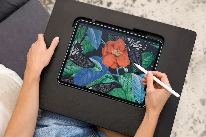 Astropad lance son support ergonomique pour dessiner sur l'iPad Pro