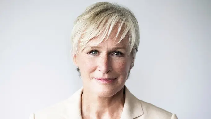 Apple fait la pub pour son panda et s'offre Glenn Close (Swan Song)