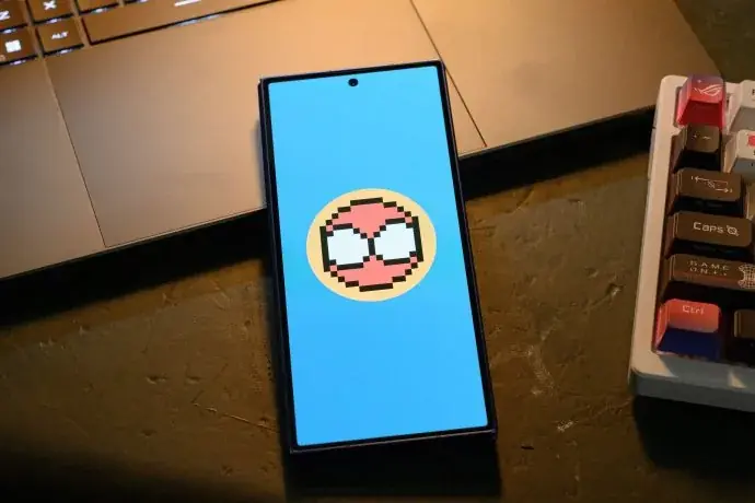 Spider-Man abandonne le Xperia pour un Galaxy, et le placement Samsung se voit beaucoup
