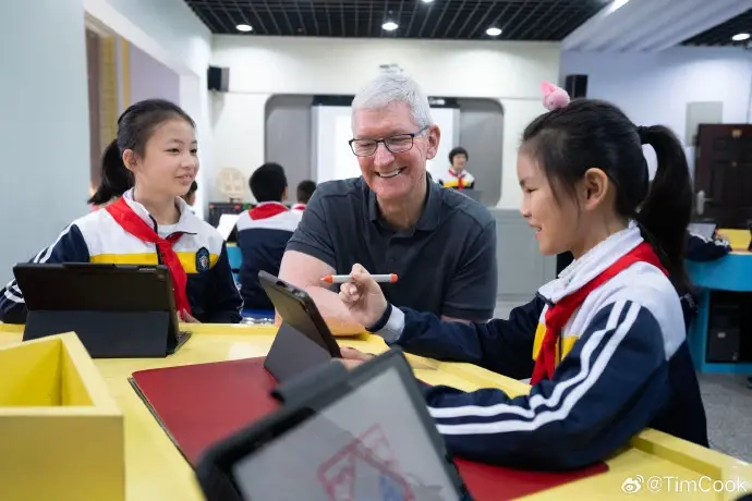 Tim Cook entame une petite tournée en Chine pour relancer l’iPhone 15 !