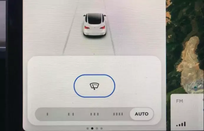 L'écran tactile pour régler la vitesse des essuie-glaces de Tesla est-il trop distrayant ?