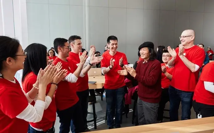 Angela Ahrendts recrute aux USA pour les Apple Store chinois et prépare une "révolution"