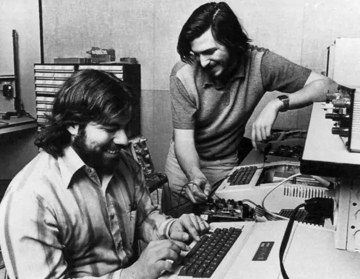 Apple verse à Steve Wozniak un salaire de 50 dollars par semaine !