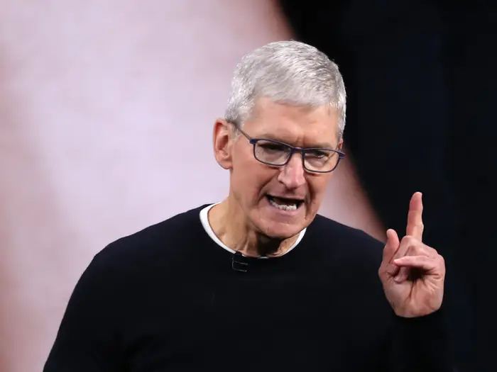 Twitter Tim Cook Fortnite