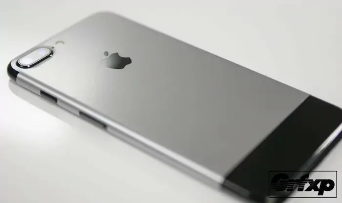 Insolite : des autocollants transforment les iPhone 7 en iPhone de première génération