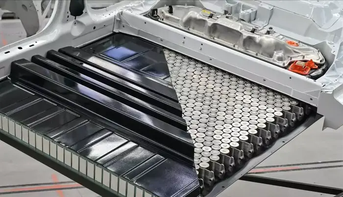 https://img-api.mac4ever.com/700/0/9ecb49a65b_quelle-duree-de-vie-des-batteries-les-chiffres-officiels-de-tesla-sont-surprenants.webp