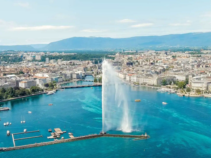 Scandale en Suisse : Apple a renommé le Lac Léman en "Lac de Genève" !