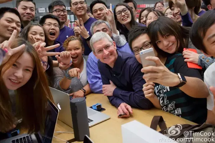 Tim Cook : l'AppleWatch sera dans les Stores en juin et en Chine