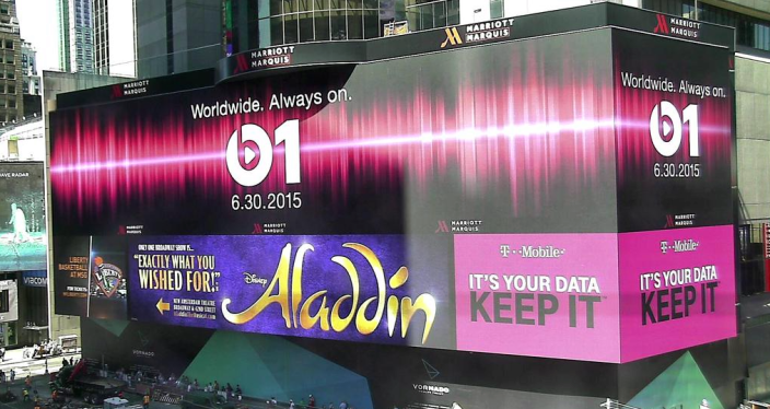 L'image du soir : une énorme pub Beats 1 sur Times Square