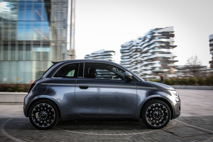 VE : la Fiat 500 électrique se dévoile, bonne autonomie, mais tarif élevé