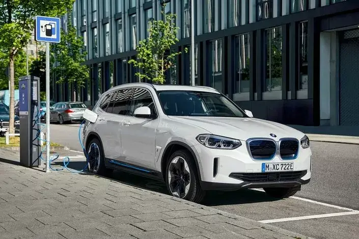 VE : 7 ans après l'i3, BMW présente l'iX3, son nouveau SUV électrique (à 70K€)