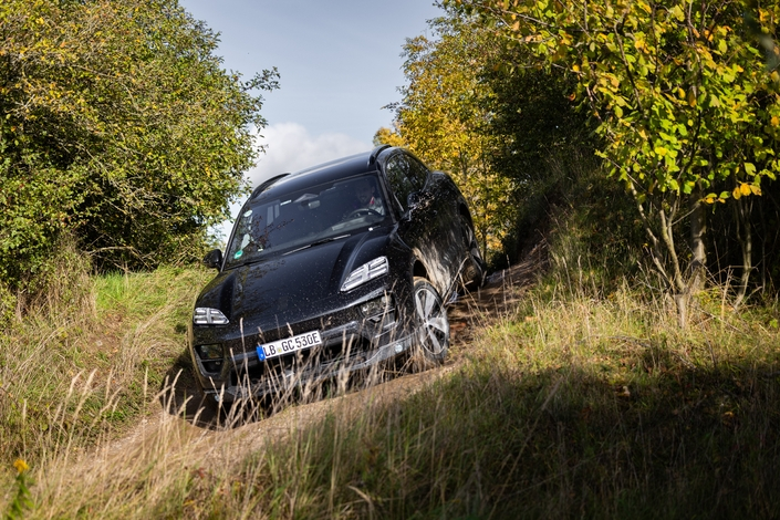 Porsche Macan électrique : Android, batterie éjectable, off-road, et 500Km d'autonomie