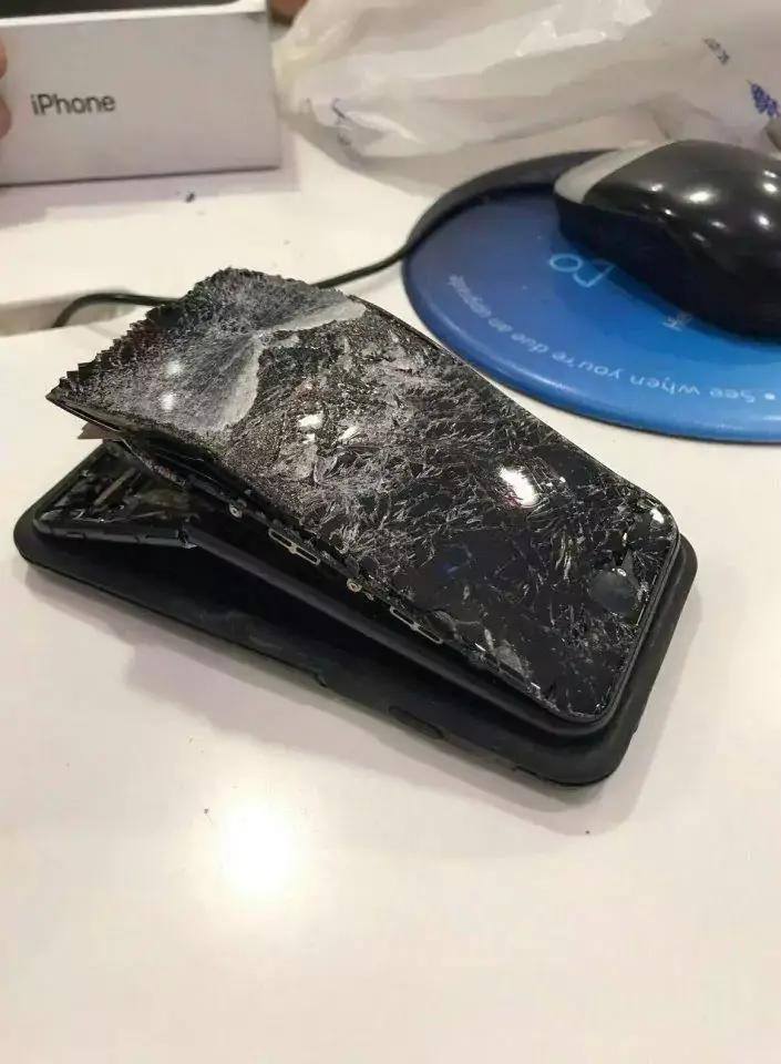 Insolite : un joueur de fléchettes blessé par l'explosion de son iPhone 7