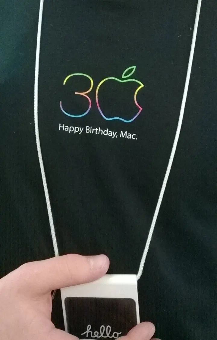 Les Apple Store français se mettent aussi aux couleurs des 30 ans du Mac