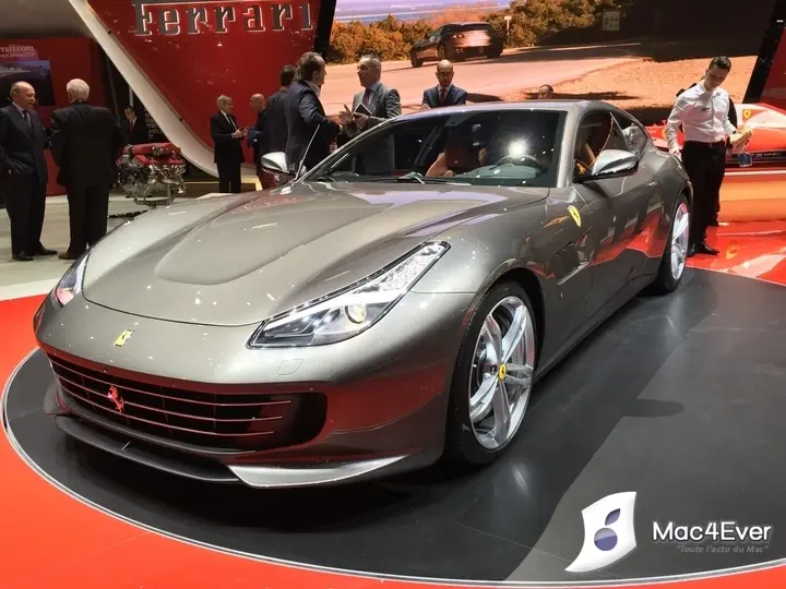 Salon de l'auto : Ferrari présente la GTC4Lusso avec CarPlay (photos)