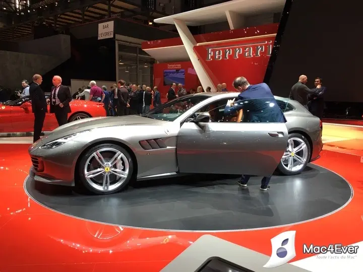 Salon de l'auto : Ferrari présente la GTC4Lusso avec CarPlay (photos)